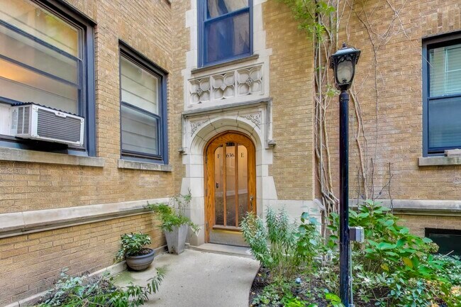 Photo - 636 W Waveland Ave Unidad 2E