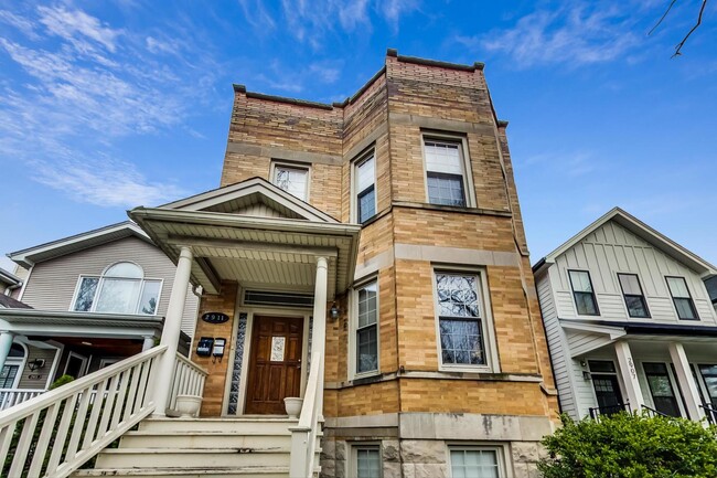 Photo - 2911 N Talman Ave Unidad 1 Rental