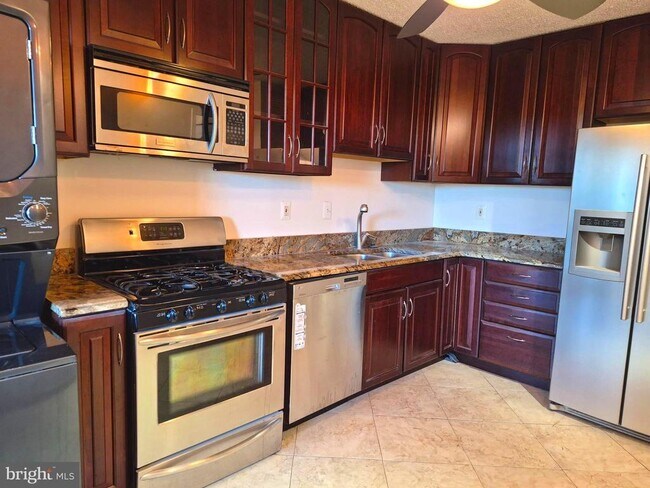 Photo - 3705 S George Mason Dr Unidad 709S