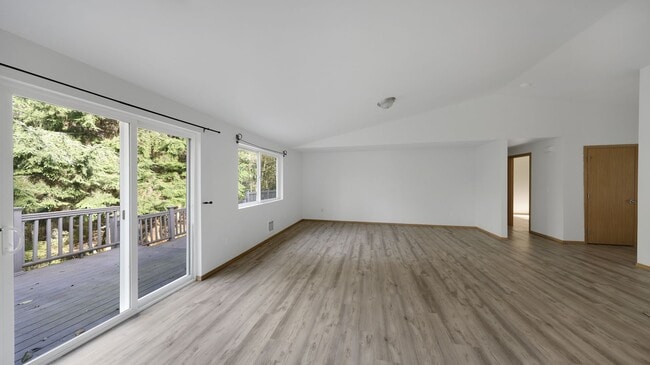 Photo - 3 Bed 2 Bath - Large Living Room - Office ...