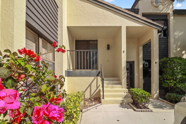 Photo - 3961 SW Greenwood Way Unidad E