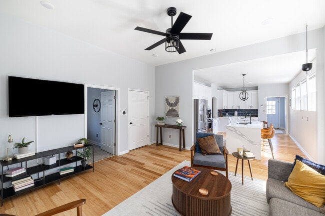 Photo - 1121 Laurel St