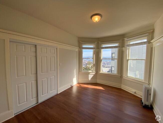 Building Photo - NOB HILL: 1 Bedroom/1 Bathroom with a Skyl... Unit 7 Rental