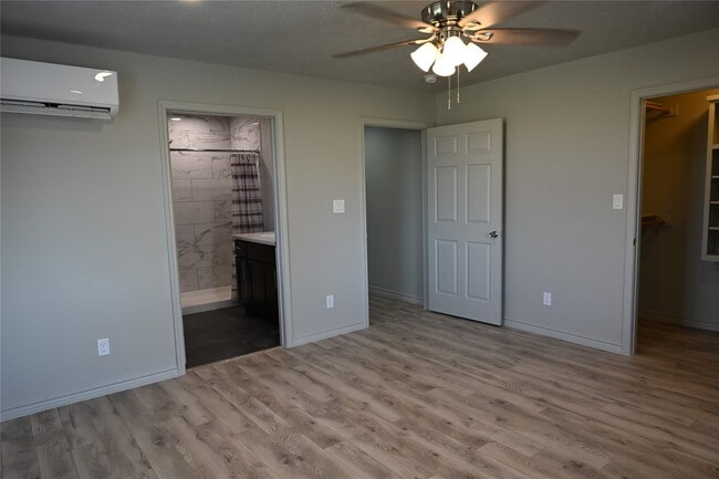 Building Photo - 12528 FM830 Unit 1