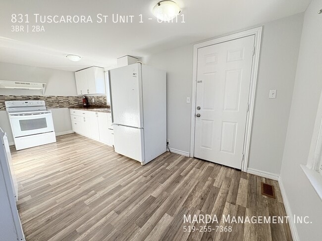 Photo - CHARMING 3 BED/2 BATH MAIN FLOOR UNIT IN WALKERVILLE + HYDRO & GAS Unit 1