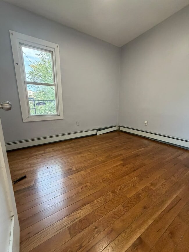 164 Delaware Ave 3R