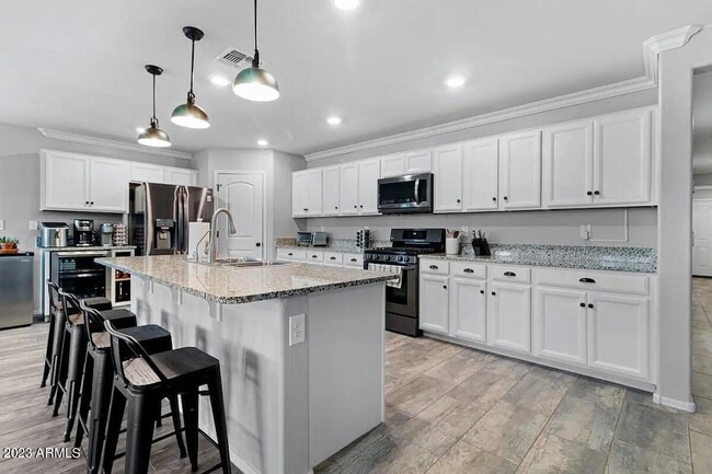 Photo - 3915 E Liberty Ln