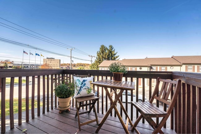 Photo - 1080 Willowdale Rd