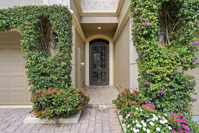 921 Osceola Dr