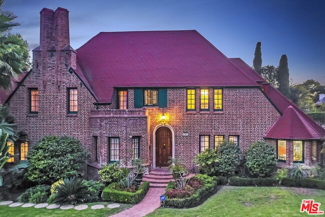 Photo - 805 N Bedford Dr