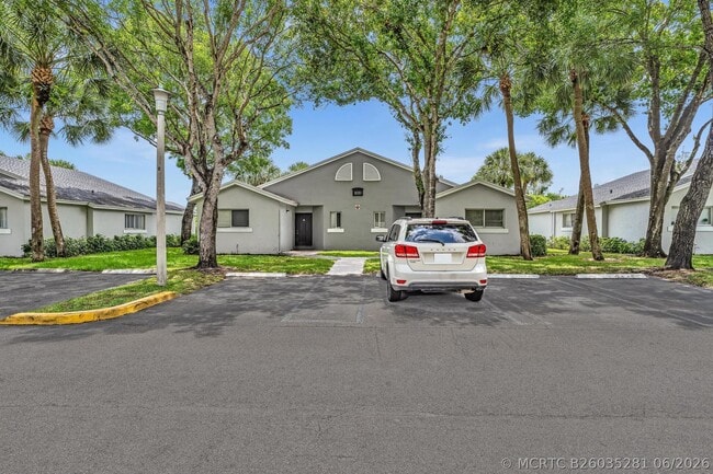 1020 Lake Victoria Dr