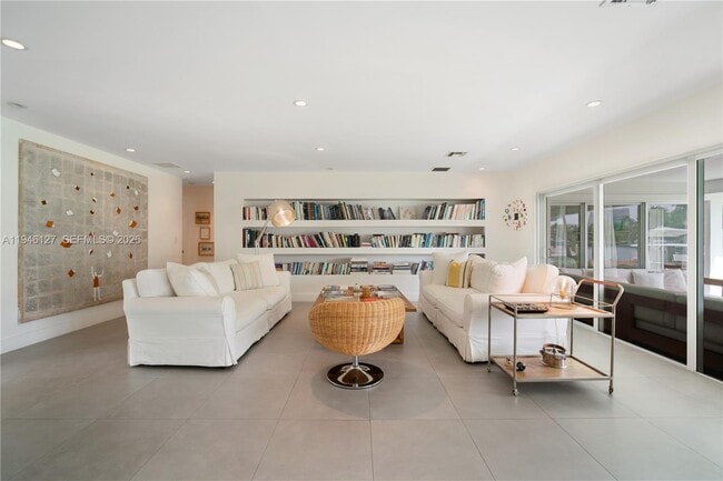 Photo - 861 Harbor Dr