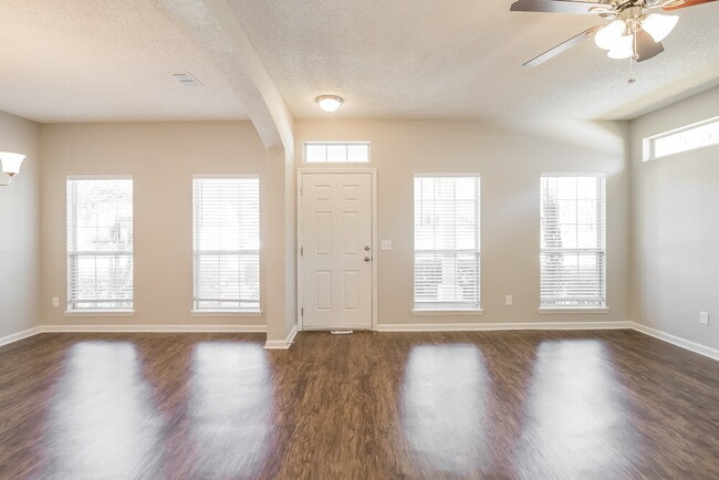 Photo - 8413 Staplehurst Dr W