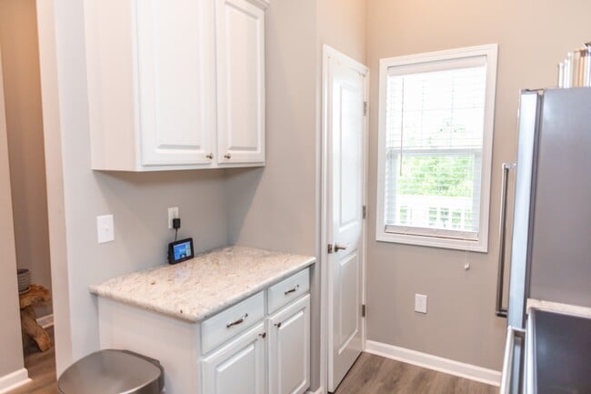 Photo - 107B White St