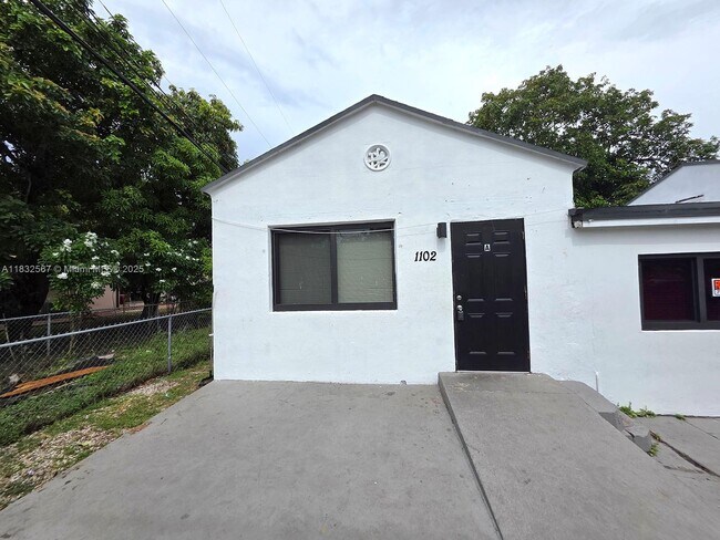 Photo - 1102 NW 103rd St Unit 2