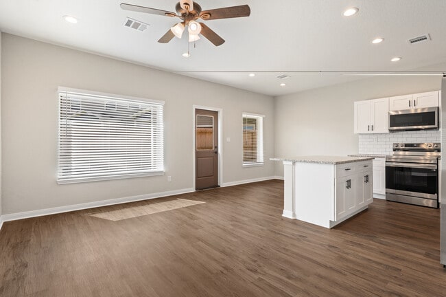 14010 Longstreet Rd