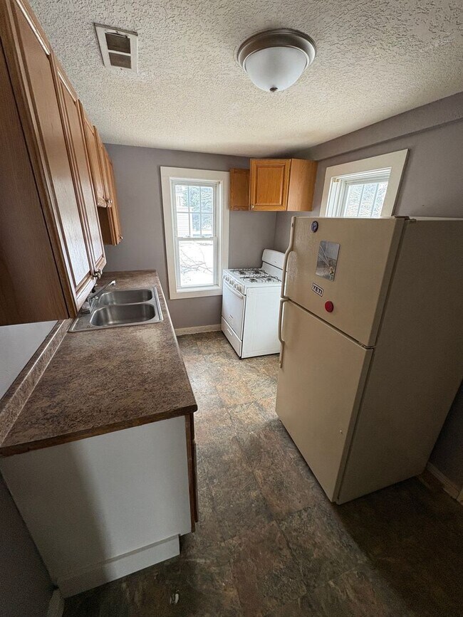 Photo - Recently update 2 bed 1 bath home