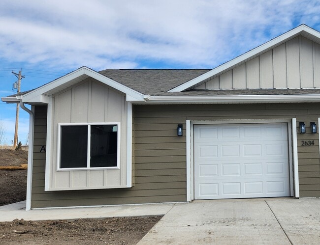 Building Photo - 2634 Hennessy Dr