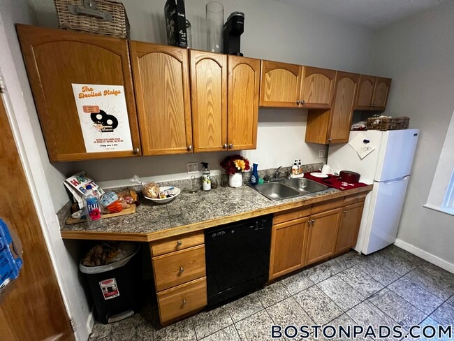8 Farrington Ave Unit 4