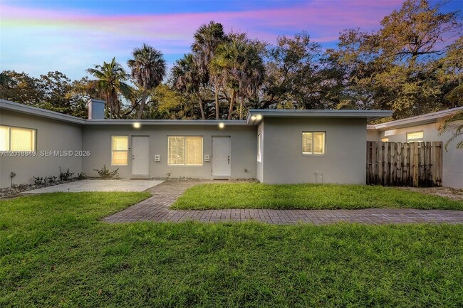 Building Photo - 1550 SW 23rd Ct Unit A