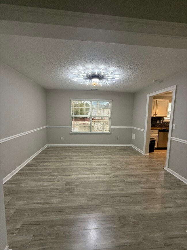 Photo - 1439 Alice Ave