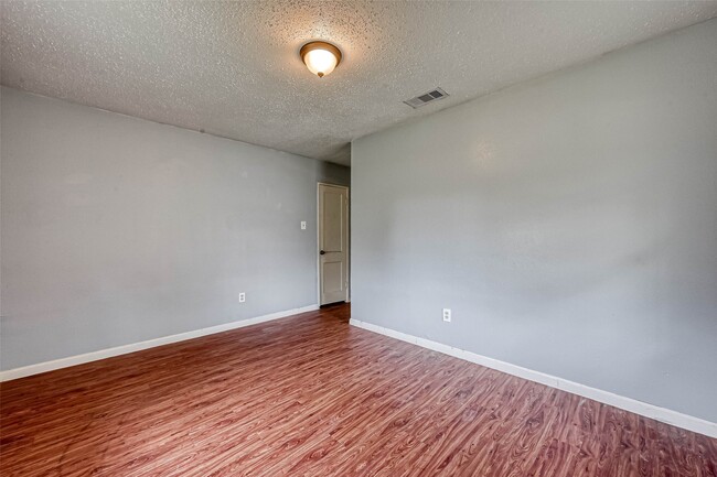 Photo - 5431 Willow Glen Dr