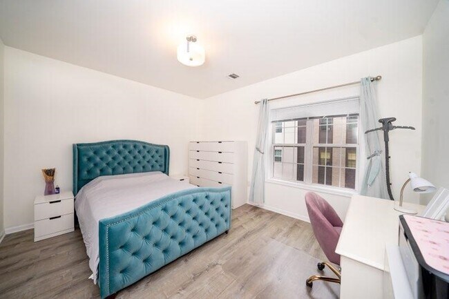 Photo - 5903 Jefferson St Unit 302