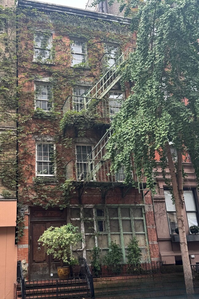 Photo - 218 E 25th St