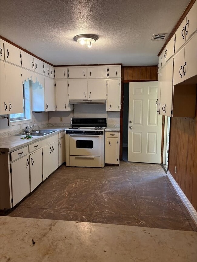 870 Columbia Rd 46