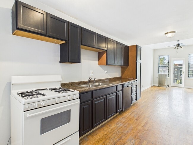 Photo - 5003 S Prairie Ave Unit 5003C