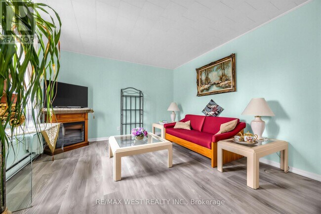 Photo - 1068 Lillian St