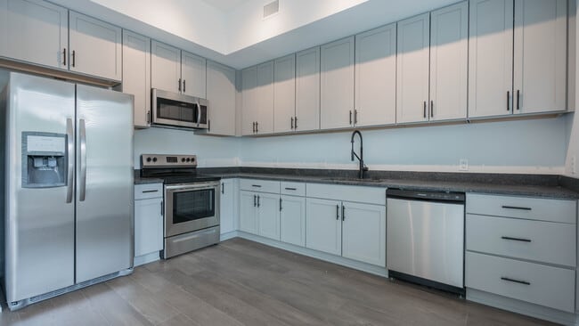 Building Photo - Hill Standard