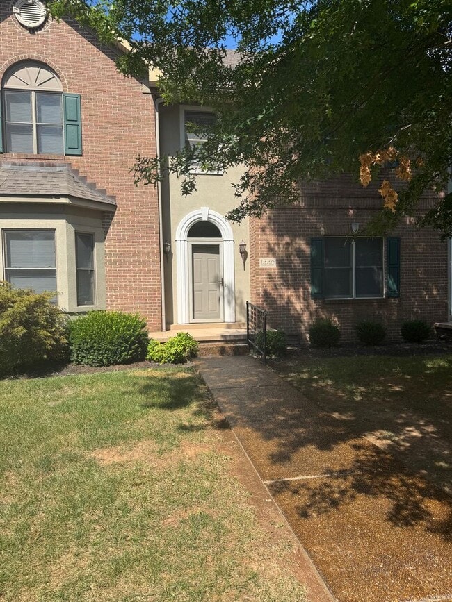 Building Photo - Spacious three bedroom, two and a half bat... Rental