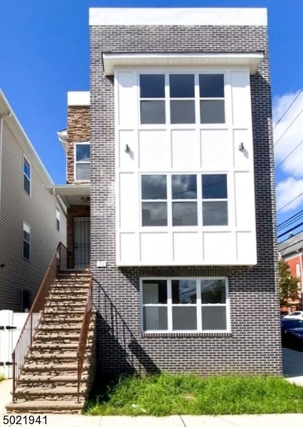 Building Photo - 70 N 6th St