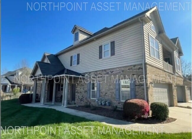 Spacious 3-Bedroom Townhome in the Riviera... - Spacious 3-Bedroom Townhome in the Riviera...