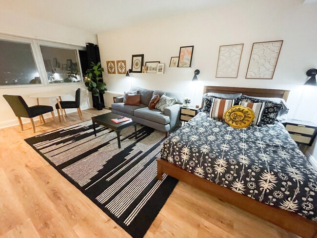 Building Photo - 1520 Senate St Unit 18C