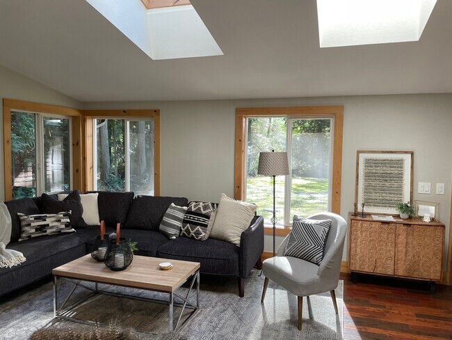 Photo - 103 Sayward Ln