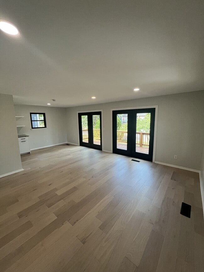 Photo - 220 Eveningside Dr