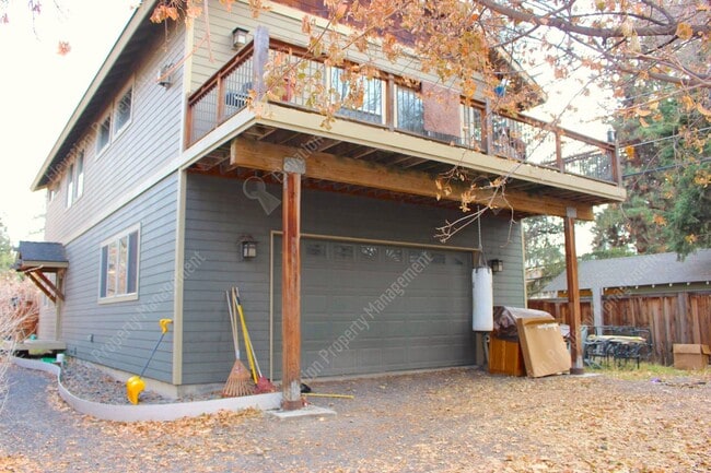 Building Photo - Spacious 3 BR w/ all wood floors and great...