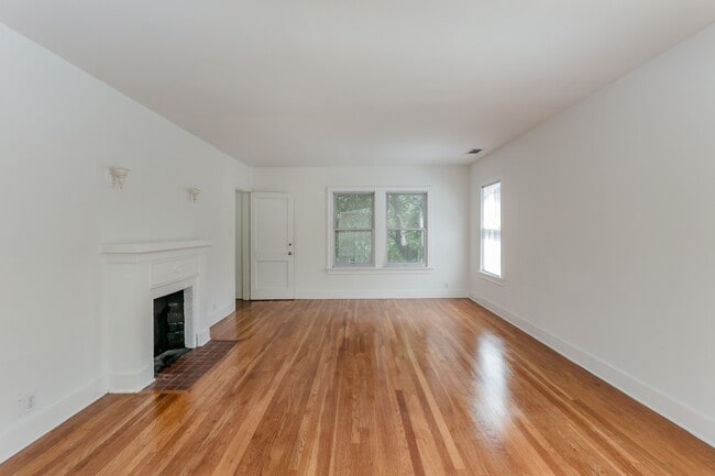 Photo - 1812 Banks St