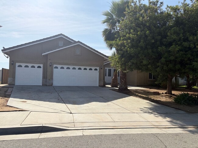 Photo - Large Single Story Cul de Sac Home AVAILABLE!