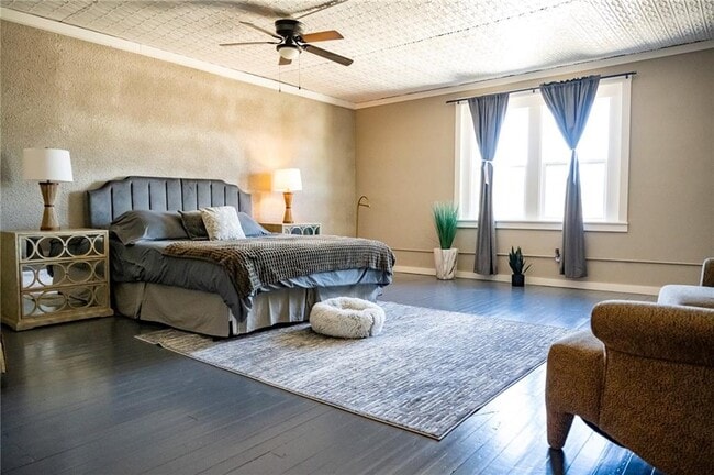 Photo - 4304 S Main St Unit 2