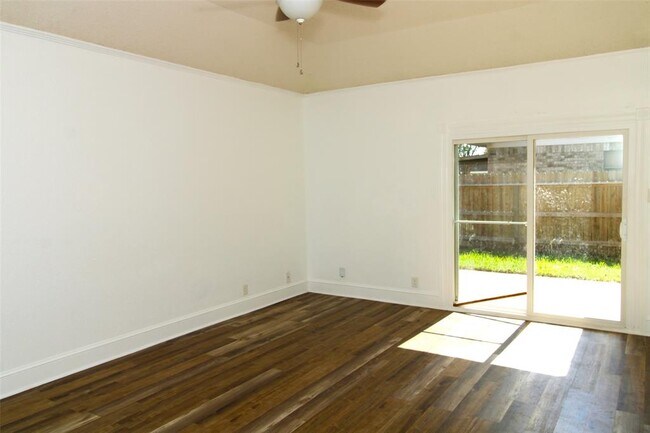 Photo - 112 Juniper St