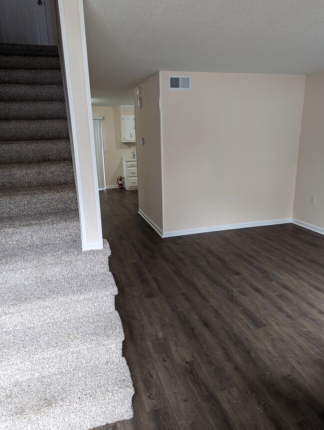 Interior entrance - 251 Knight Dr