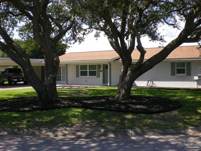 11606 Chanticleer Dr