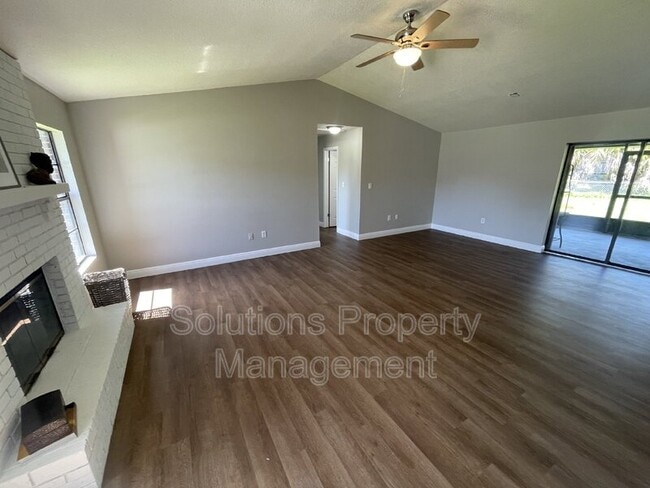 Photo - 1270 Gustrow Ave NW