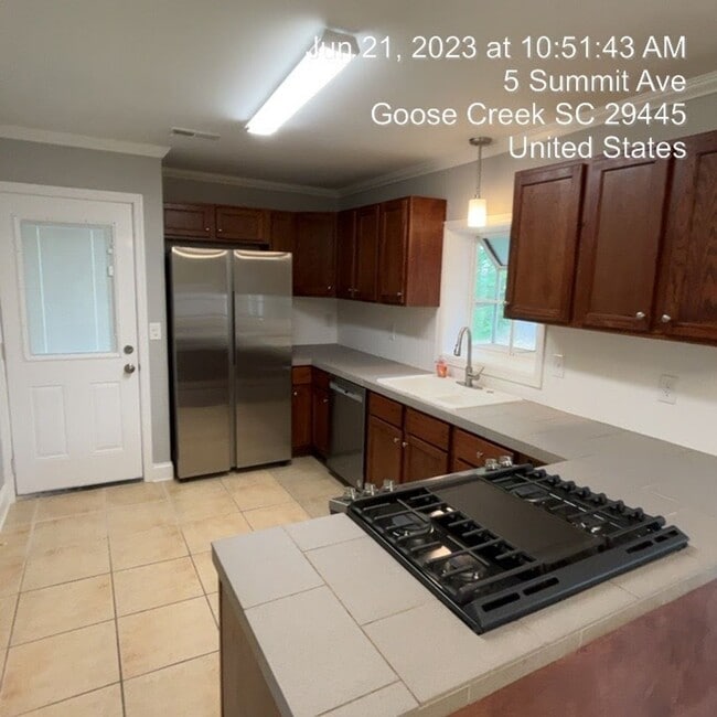 Building Photo - Relaxed Living with Spacious Yard in Goose... Rental