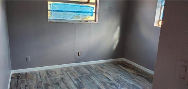 Photo - 143 W 17th St