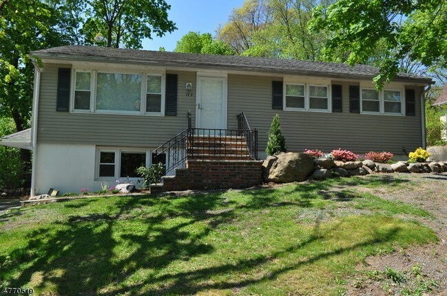 Photo - 176 Yawpo Ave House