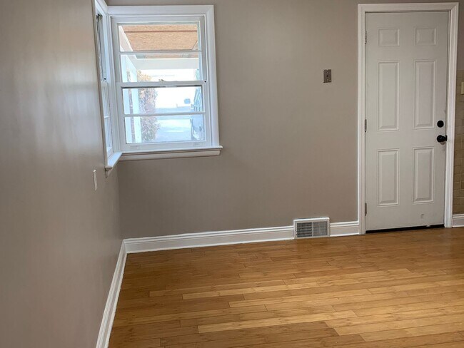 Photo - 525 Hilton Dr